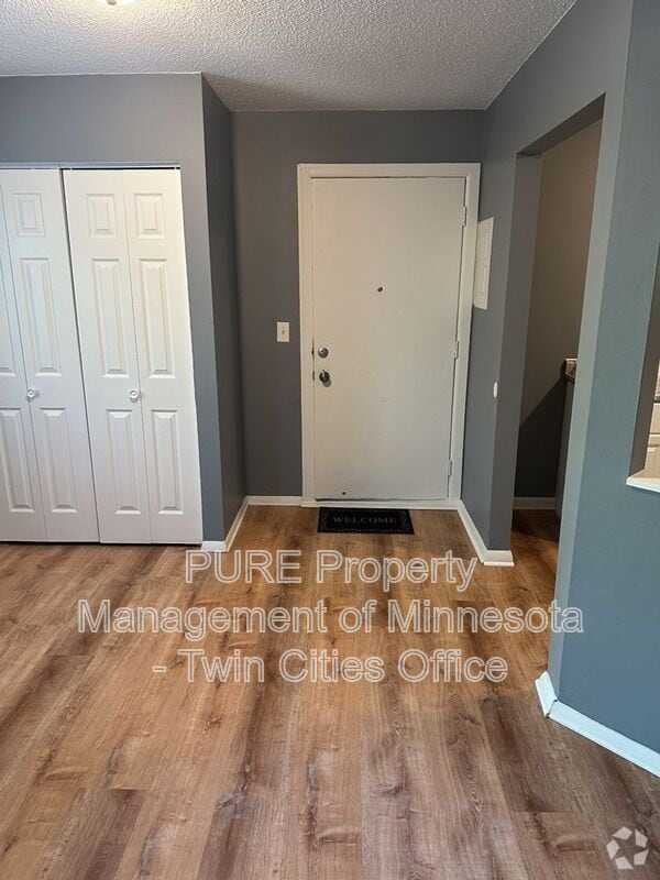 Building Photo - 1562 Motor Ave Unit Apt 4