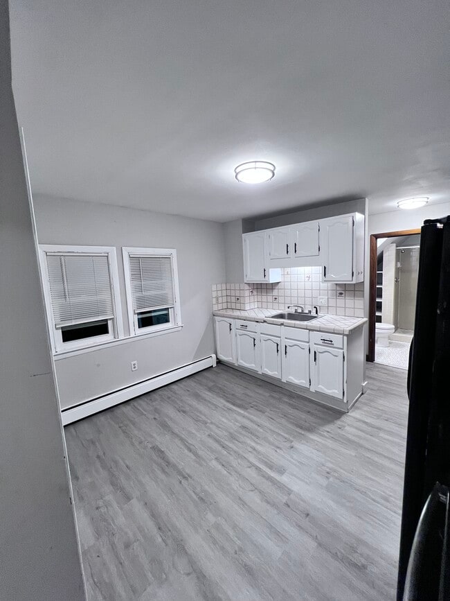 Building Photo - 137 Florence St Unit 3 Rental