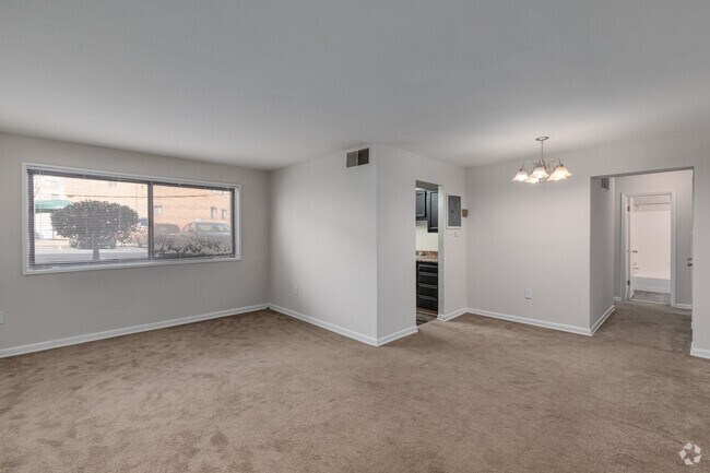 2BR, 1BA - 966SF - Parkway Apartments