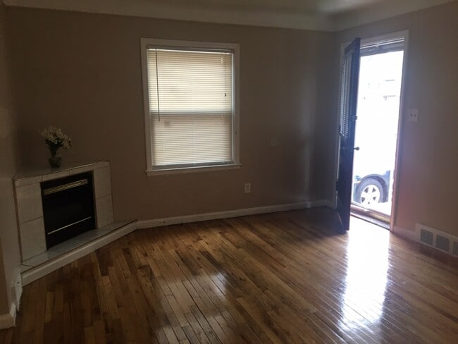 Photo - 20037 Schaefer Hwy