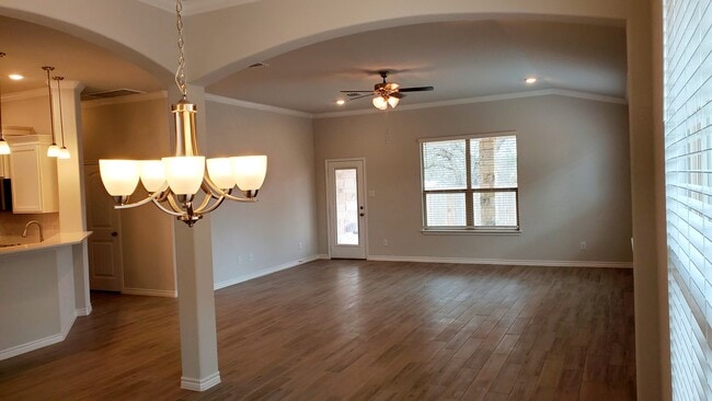 Photo - 705 Lister Dr