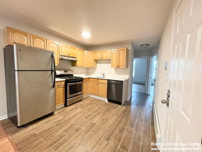 Building Photo - 82 Hammond St Rental