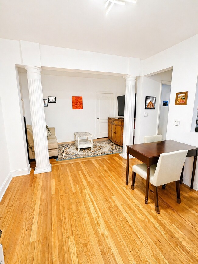 Building Photo - 350 E 54th St Unit 3J