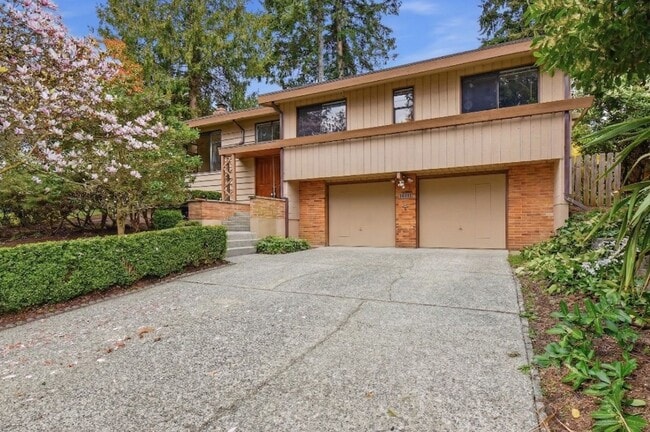 Building Photo - 3bd/2ba Bellevue Home