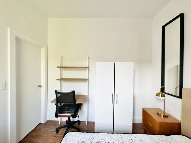 Furnished room/NOT APARTMENT