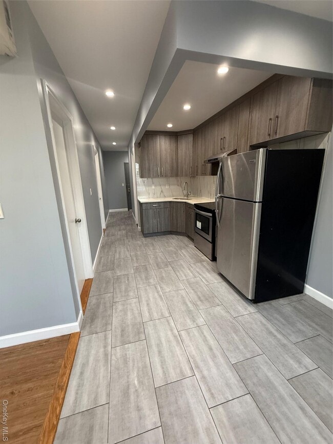Building Photo - 66-76 Fresh Pond Rd Unit 2F Rental