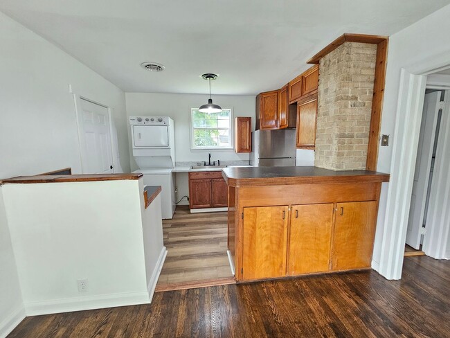 Photo - 129 Monroe St