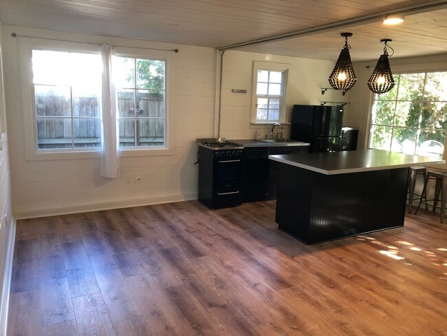 Photo - Custom 1 bedroom apartment in downtown Eug...