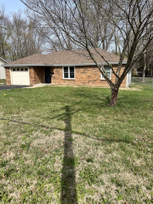 Photo - 413 W Elm St