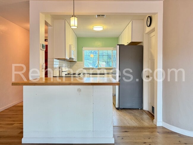 Photo - 3382 52nd St