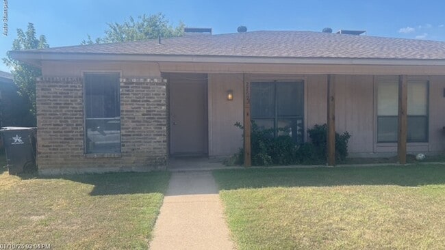 Building Photo - 2702 Westchester Dr