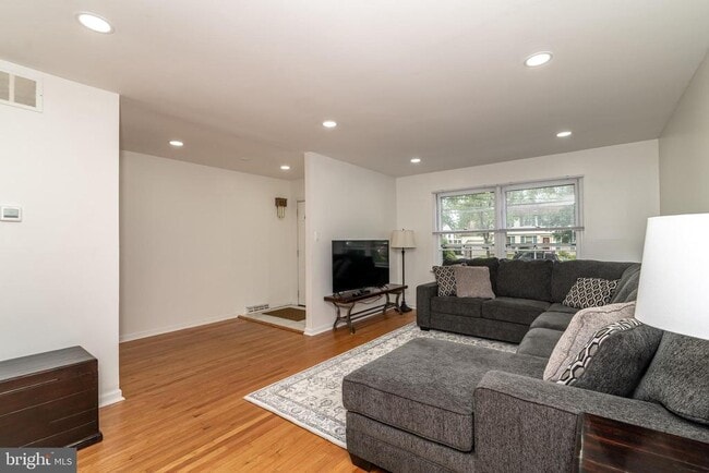 Photo - 1744 Lark Ln