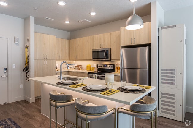 1BR, 1.5BA - 774 SF