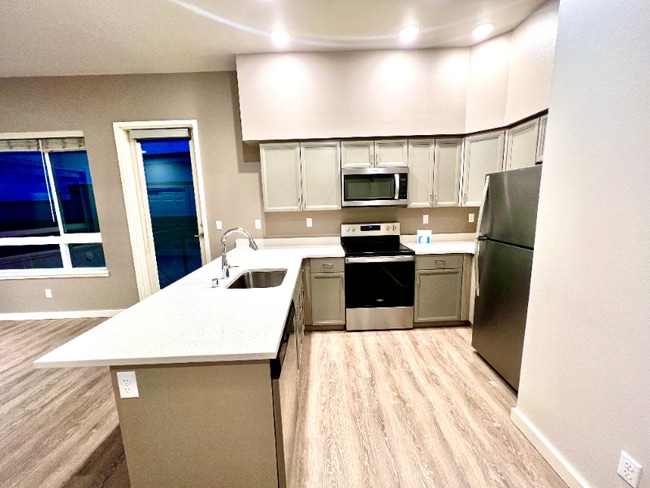Photo - 2330 Yakima Ct Unidad C401