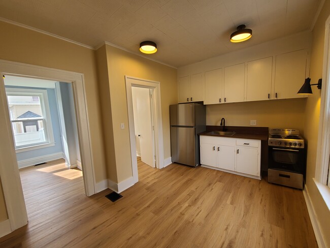 209 Fletcher St Unit Lower Rear