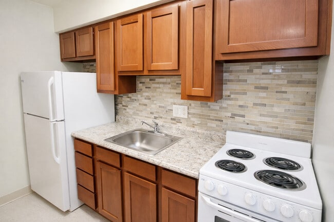 Photo - LAUREL GARDENS