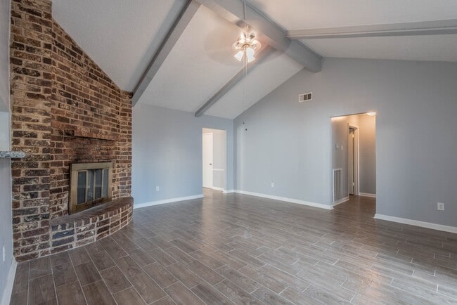 Photo - 423 Gentilly Dr