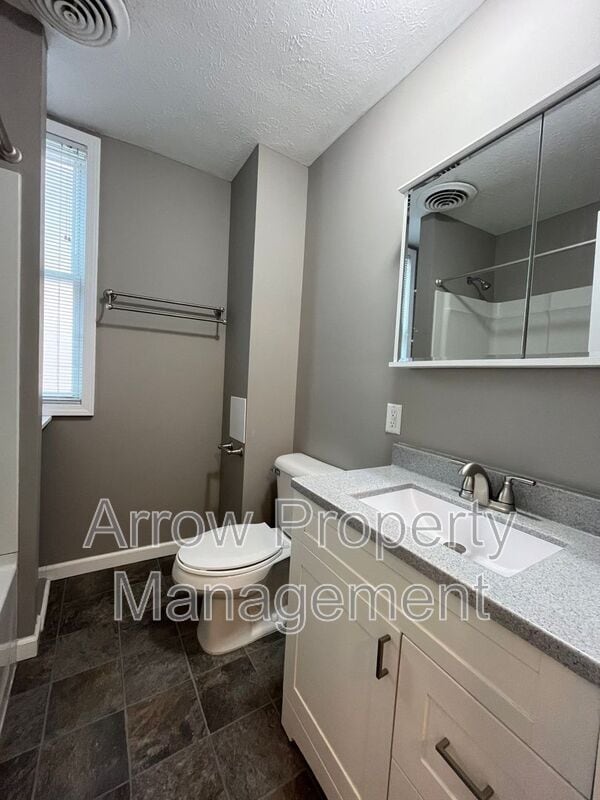 Photo - 445 N 25th St