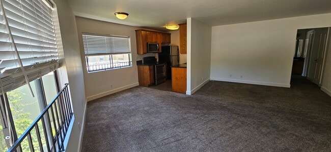 Photo - 10982 Roebling Ave Unidad 423