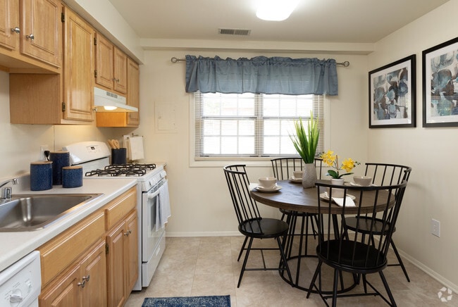 3HAB, 1BA - 1,125 ft² - Somerset Woods Townhomes