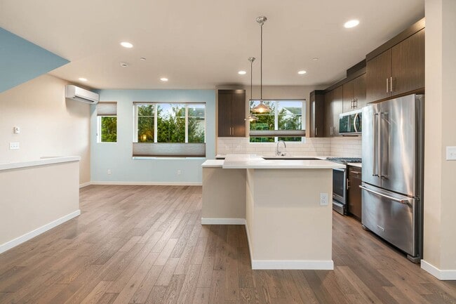 Photo - 4326 NE 3rd St