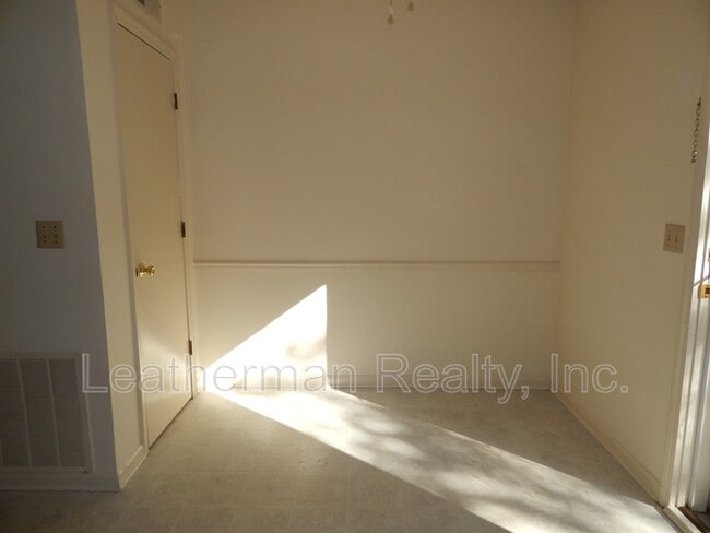 Photo - 738 Coventry Ln