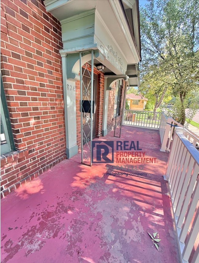 Photo - 824 E Bonneville St