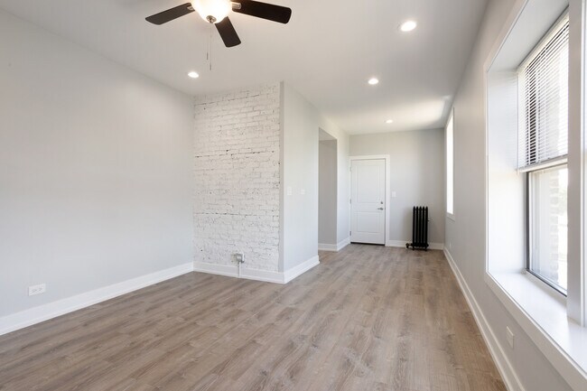 Photo - 1704 W Juneway Terrace Unit 3F