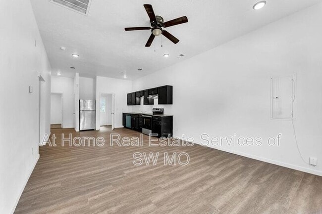 522 S Broadway Ave