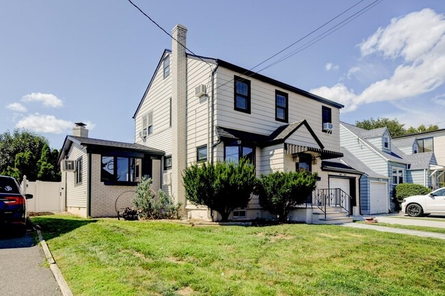 815 3rd St Unit 815