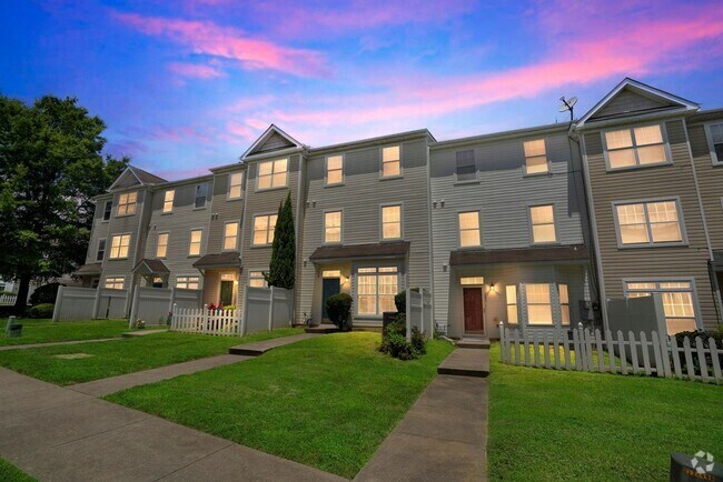 Building Photo - Charming 3 bedroom Condo in Raleigh