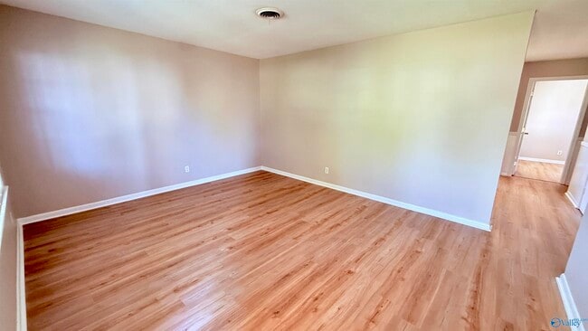 Photo - 105 Superior Ave SE