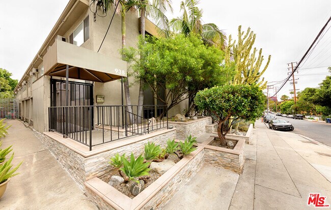 Photo - 938 Palm Ave Unidad 8