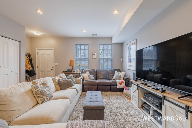 Photo - 1438 W Cortez St Unit 1