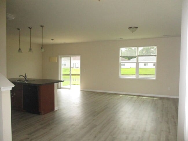 Photo - 812 Hayes Point Cir