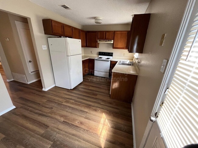 Photo - 5911 Shadydell Dr