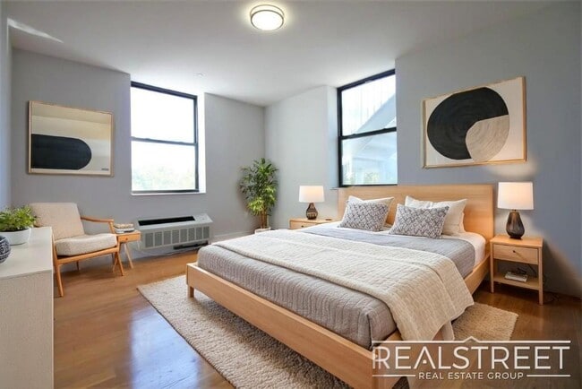 Photo - LUXURY 3 BR in Queens! Unit 501