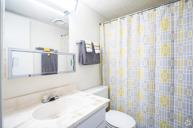 2BR, 2BA - Kingly Ones and Briarwood Court Apartments