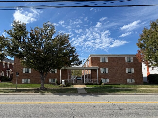 Building Photo - Hamilton House - One Month Free