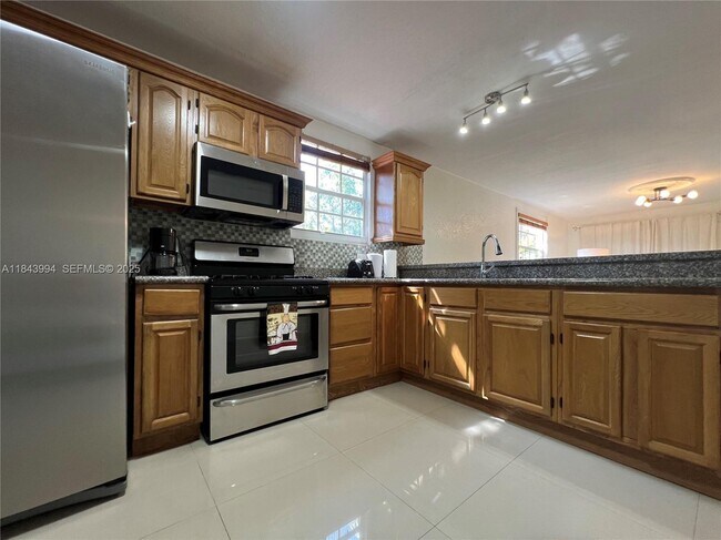 Photo - 636 NW 11th St