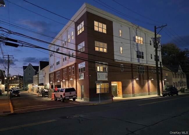 Building Photo - 122 Greenwich Ave Unit 304