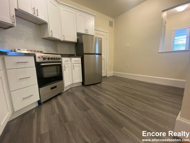 Photo - 1595 Beacon St Unit 3