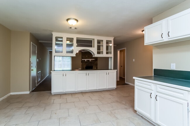 Photo - 3327 Sycamore Springs Dr