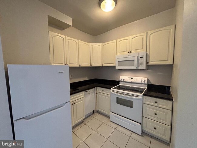 Photo - 600 Keefer Pl NW