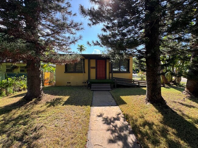 Photo - 2919 Poinsettia Ave