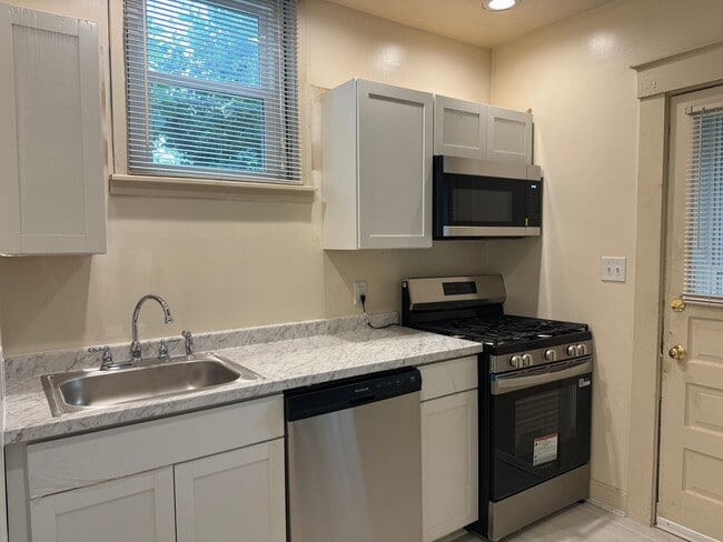 Photo - 3943 Elsmere Ave Unit 1R