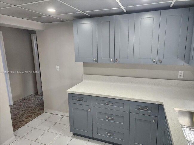 Photo - 74 E 17th St
