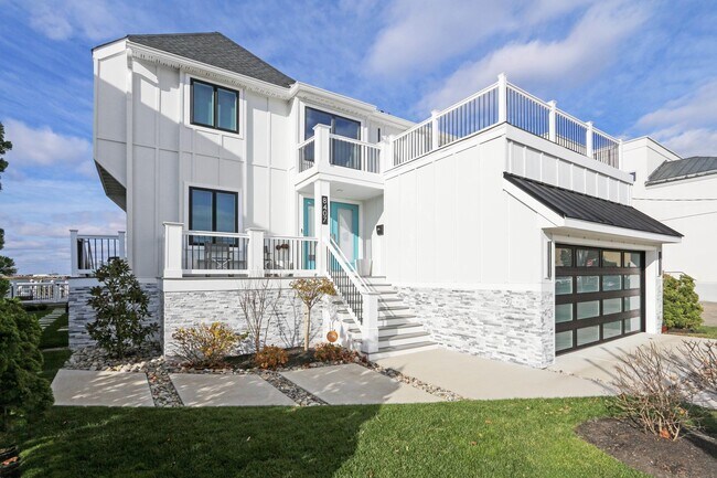 Photo - 8407 Wellington Ave