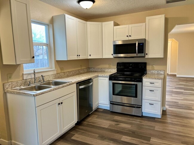 Photo - 1642 Miller Ave