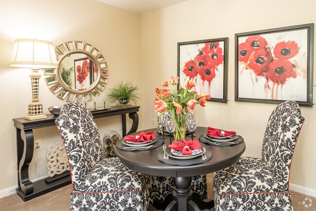 2BR, 1BA - 973 SF - Dining Area